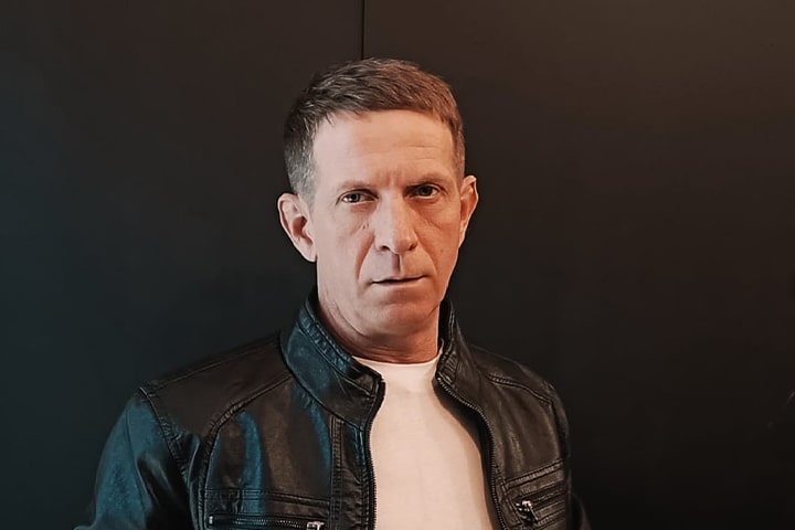 Андрей Асковд — автор месяца на eksmo.ru