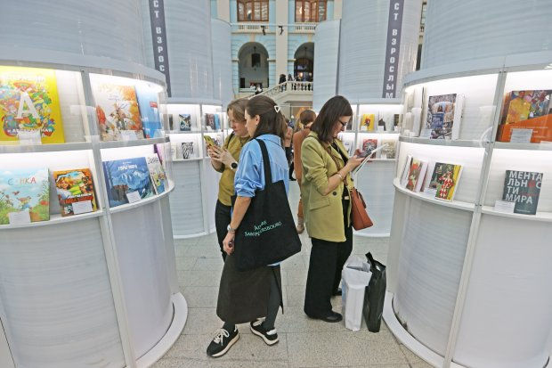 Лингвист Максим Кронгауз - о своей новой книге и о том, что можно заметить в молодежном сленге сегодня
